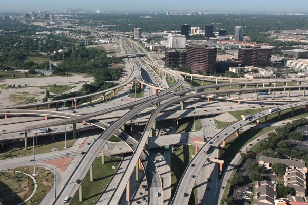 Без навигатора не соваться. 7 необычных автомобильных развязок мира