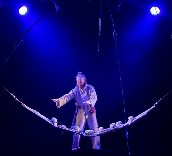 «Кацёл з каменьчыкамі» Уладзіміра Караткевіча – прэм’ера і дэбют у Тэатры «Лялька»