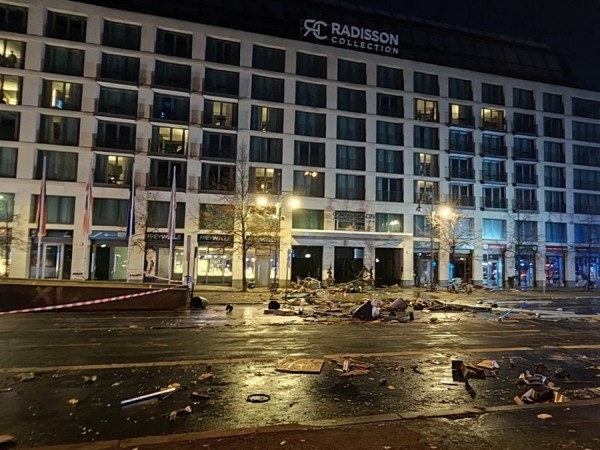 В Германии лопнул гигантский аквариум. Погибло 1,5 тысячи рыб