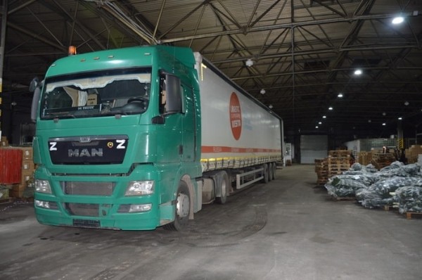 В России таможенники остановили фуру из Беларуси, но водитель сразу сбежал. Причина – миллион пачек безакцизных сигарет В России таможенники остановили фуру из Беларуси, но водитель сразу сбежал. Причина – миллион пачек безакцизных сигарет