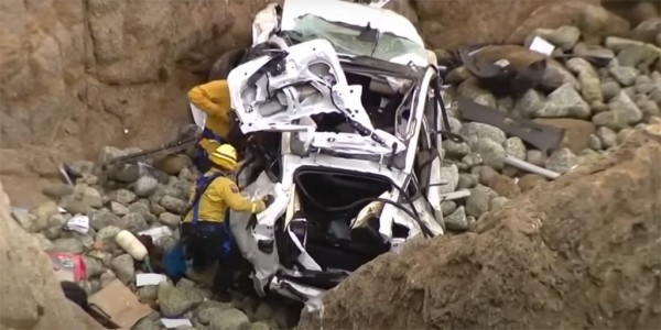 Tesla упала со скалы высотой 90 метров. Находившиеся в салоне люди выжили Tesla упала со скалы высотой 90 метров. Находившиеся в салоне люди выжили