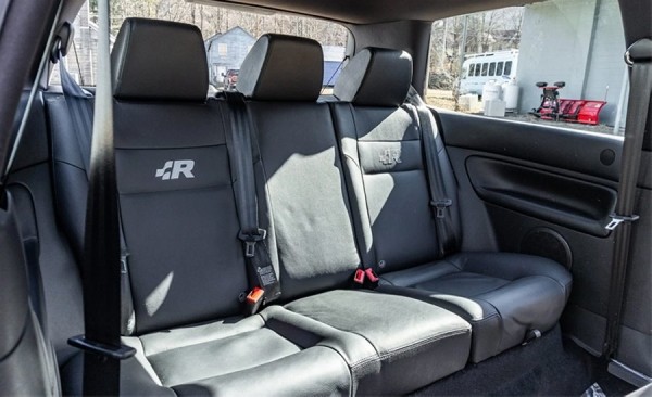 Думаете, новые автомобили стоят дорого? Этот старый VW Golf 2004 года продали за баснословные деньги