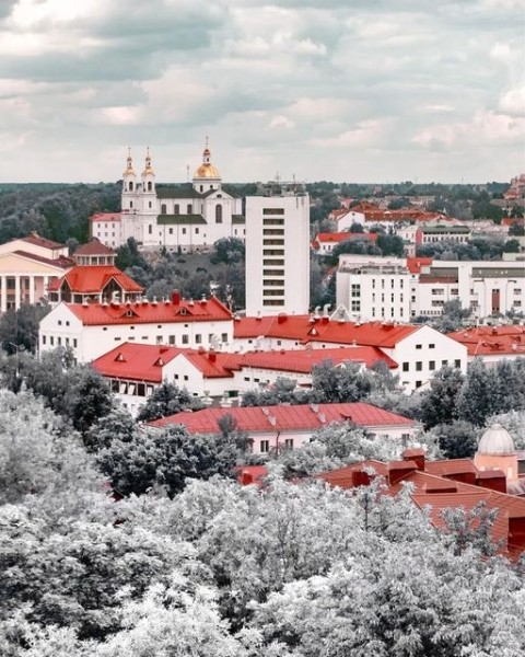 Горад праз «ружовы» аб’ектыў Вольгі Бураковай