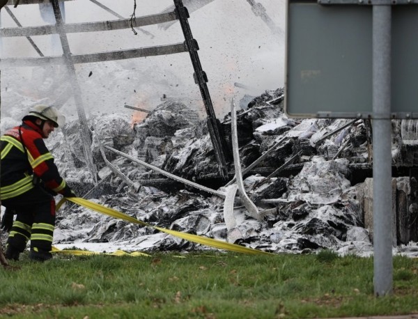 В Германии загорелся и взорвался грузовик с водителем из Беларуси. Его экстренно увезли на вертолете В Германии загорелся и взорвался грузовик с водителем из Беларуси. Его экстренно увезли на вертолете