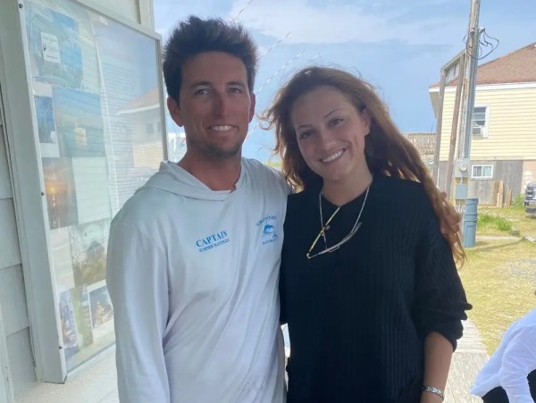 Бросила бутылку с письмом в океан и встретила парня. Эта история рвет TikTok