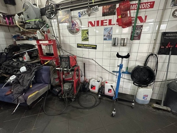 Белорусы арендовали под Варшавой бывшую автомойку и открыли СТО. Выгодно? Белорусы арендовали под Варшавой бывшую автомойку и открыли СТО. Выгодно?