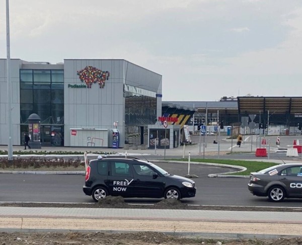 «В месяц получается 5 000 злотых». Белорус устроился на работу в польское такси и рассказал о своём доходе