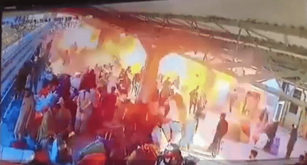 
												Смертник совершил теракт на вокзале в Пакистане — 24 человека погибли
											