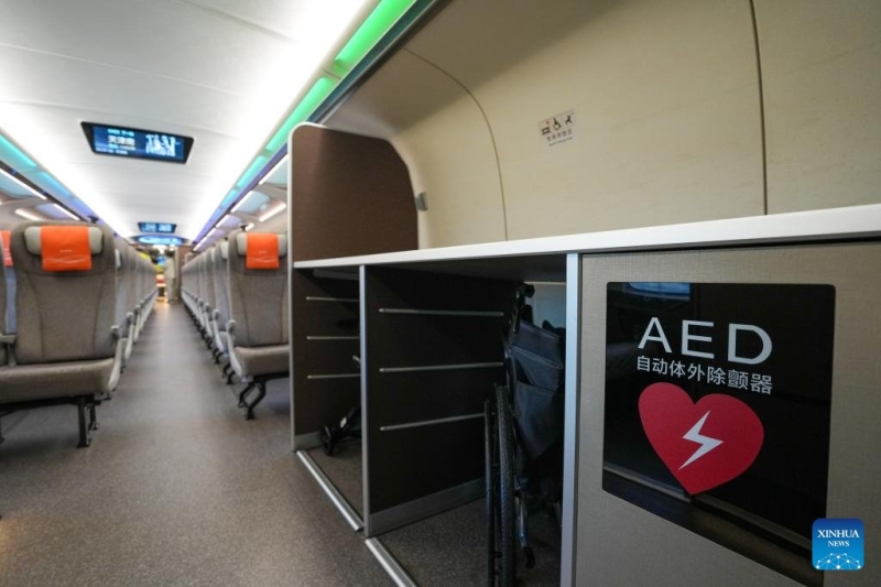 В Китае появился пассажирский поезд, способный развивать 450 километров в час — посмотрите, как он выглядит внутри В Китае появился пассажирский поезд, способный развивать 450 километров в час — посмотрите, как он выглядит внутри