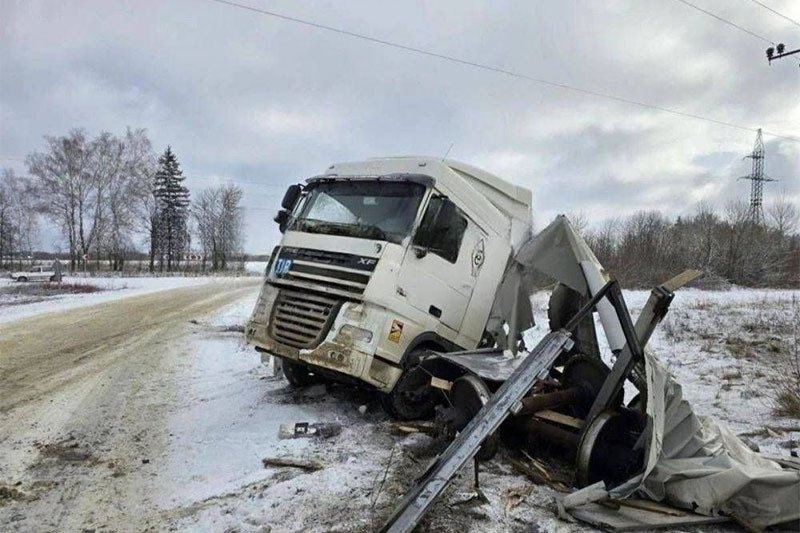 Фура была зарегистрирована в Брестской области. Грузовик из Беларуси попал под поезд в России